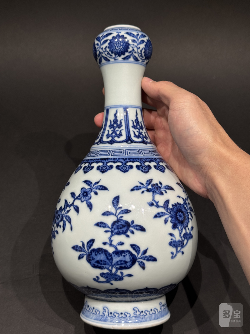 清乾隆青花折枝花卉纹蒜头瓶-多宝古瓷宝典